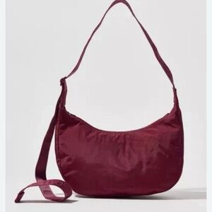 Baggu medium crescent bag in oxblood color

Limited edition color!